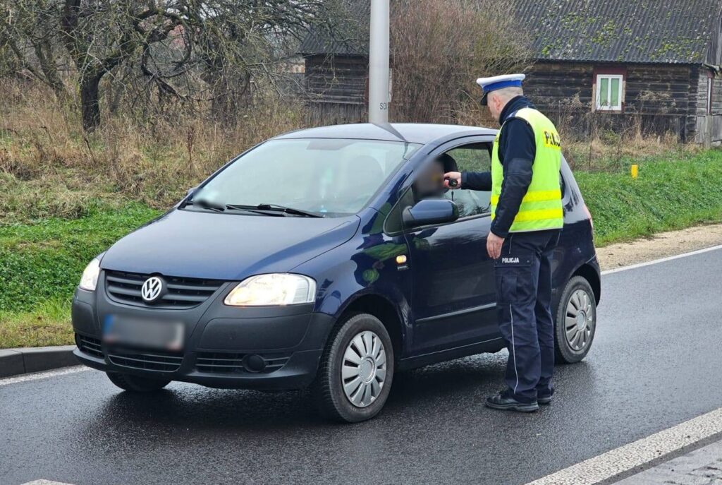 Policja na drogach Lubelszczyzny prowadzi  działania pt. „Trzeźwość” Pierwsze pojazdy odholowane na policyjne parkingi.